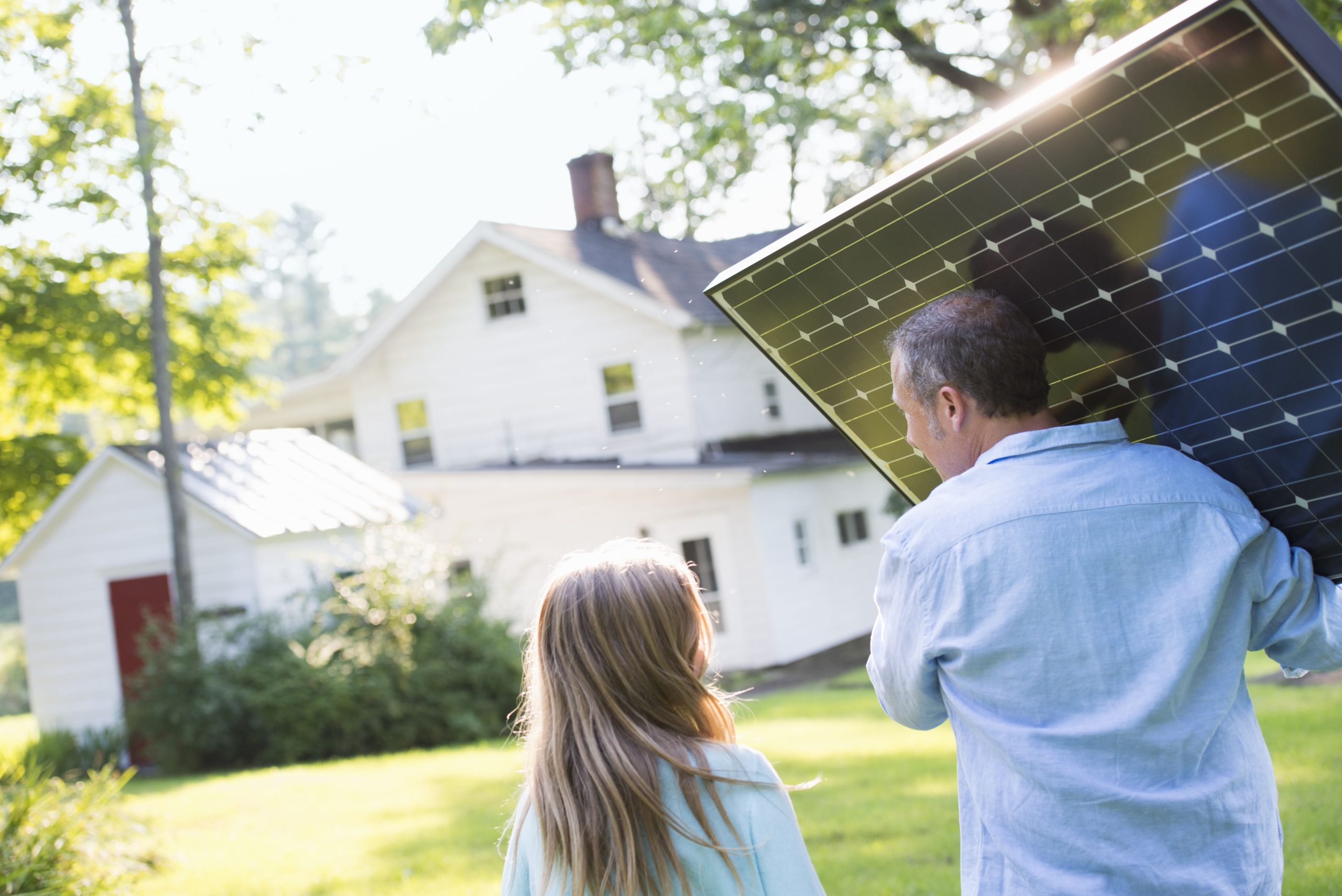 Sustainable energy solutions for Airbnb properties: solar panels, storage batteries, and EV charging.